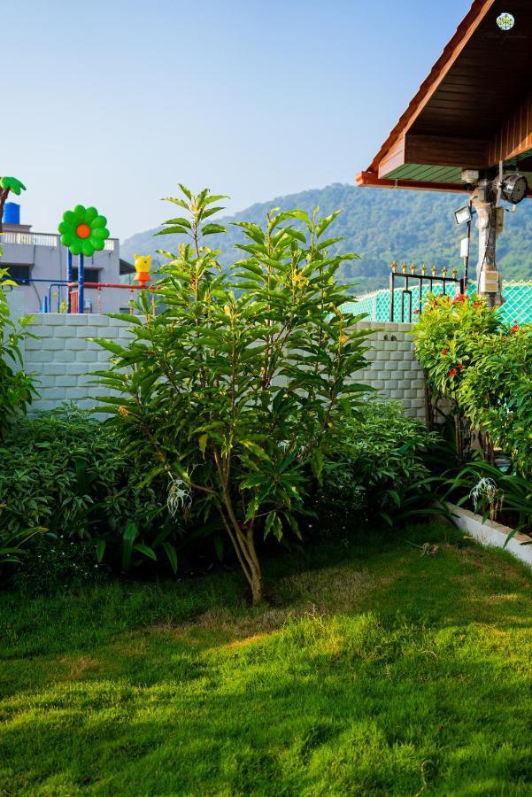 Eden Garden Vila Alībāg Exterior foto