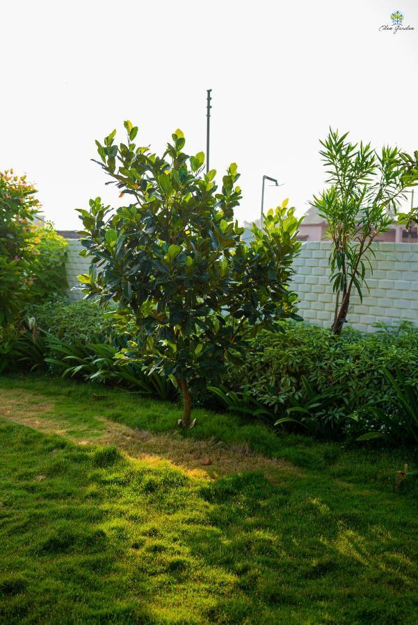 Eden Garden Vila Alībāg Exterior foto